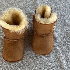 Lamo‎ Kids’ Baby Bootie Ankle Boots Cozy suede sheepskin Boots infant size large
